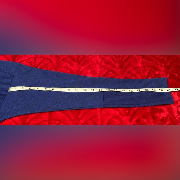 XL- Nike Navy Blue Running Shirt with Thumb Holes! Seriously like New! - Picture 14 of 15